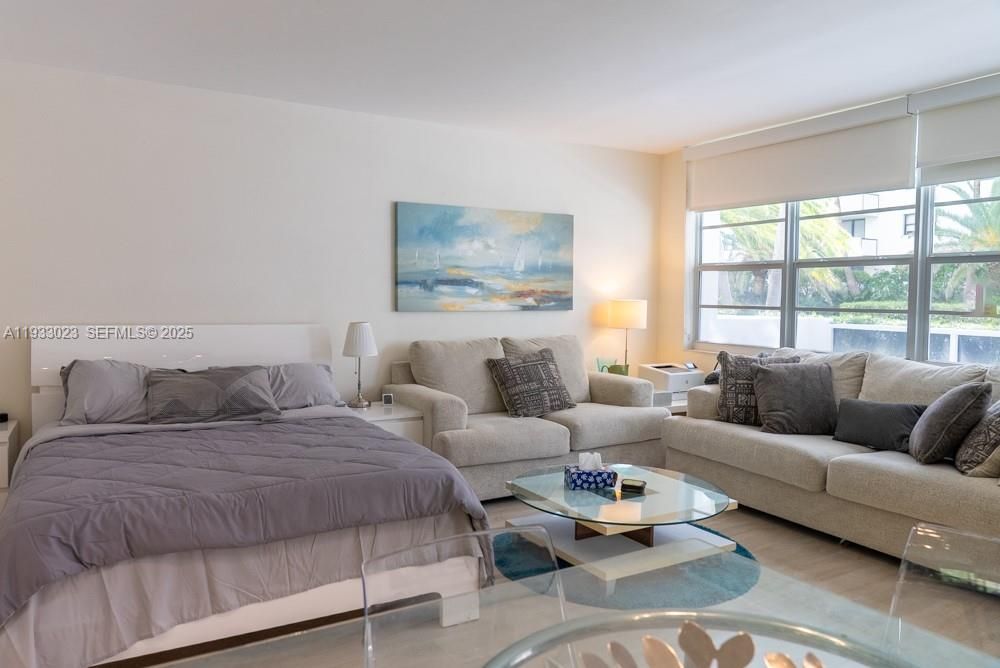 For Rent: $3,000 (0 beds, 1 baths, 550 Square Feet)