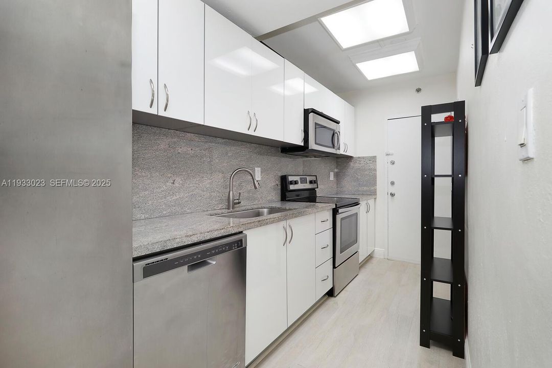 For Rent: $3,000 (0 beds, 1 baths, 550 Square Feet)