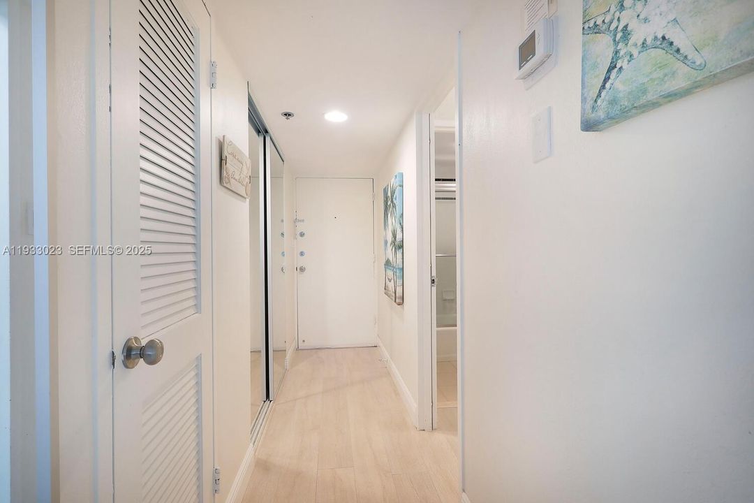 For Rent: $3,000 (0 beds, 1 baths, 550 Square Feet)