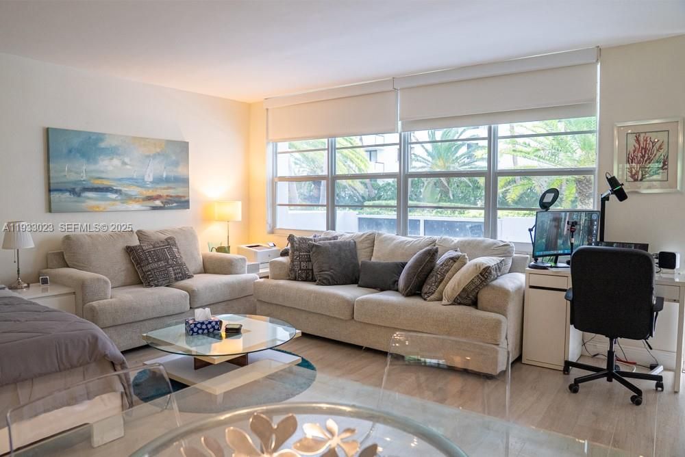 For Rent: $3,000 (0 beds, 1 baths, 550 Square Feet)