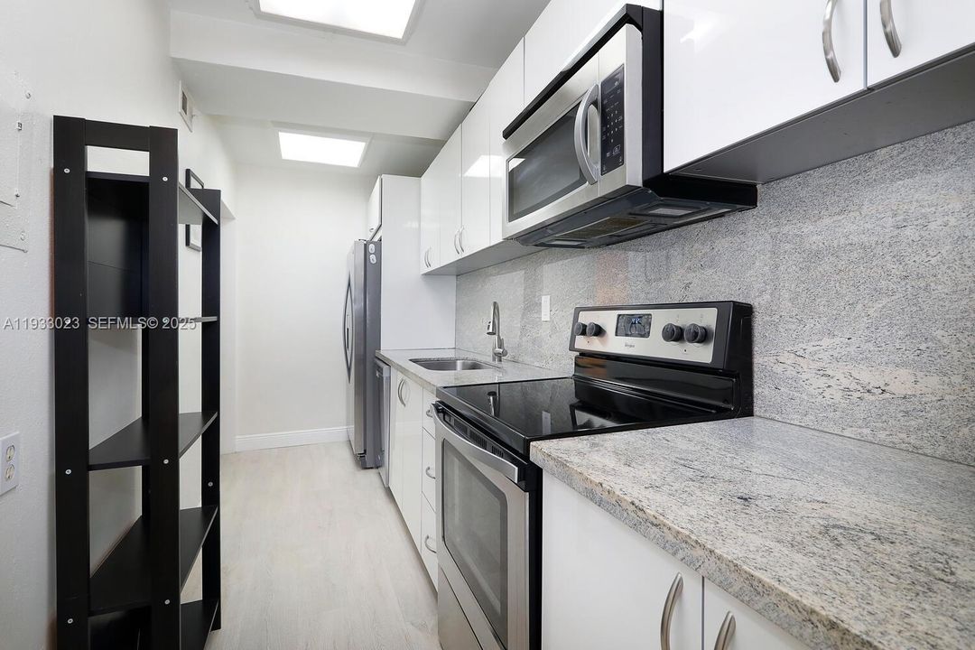 For Rent: $3,000 (0 beds, 1 baths, 550 Square Feet)