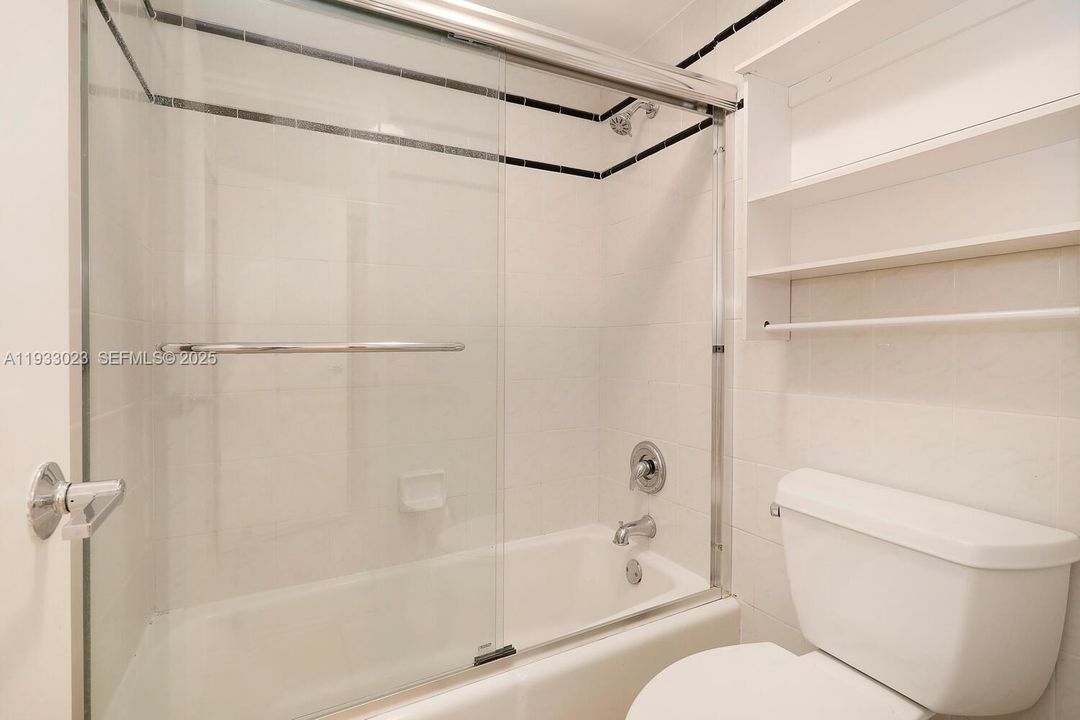 For Rent: $3,000 (0 beds, 1 baths, 550 Square Feet)