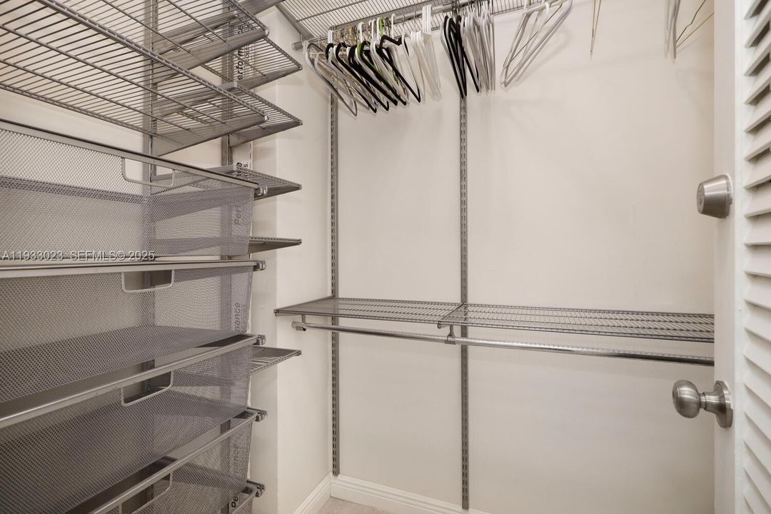 For Rent: $3,000 (0 beds, 1 baths, 550 Square Feet)