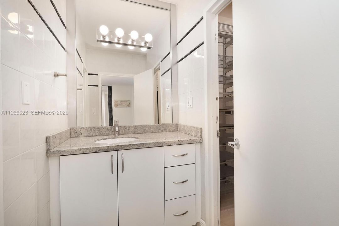 For Rent: $3,000 (0 beds, 1 baths, 550 Square Feet)