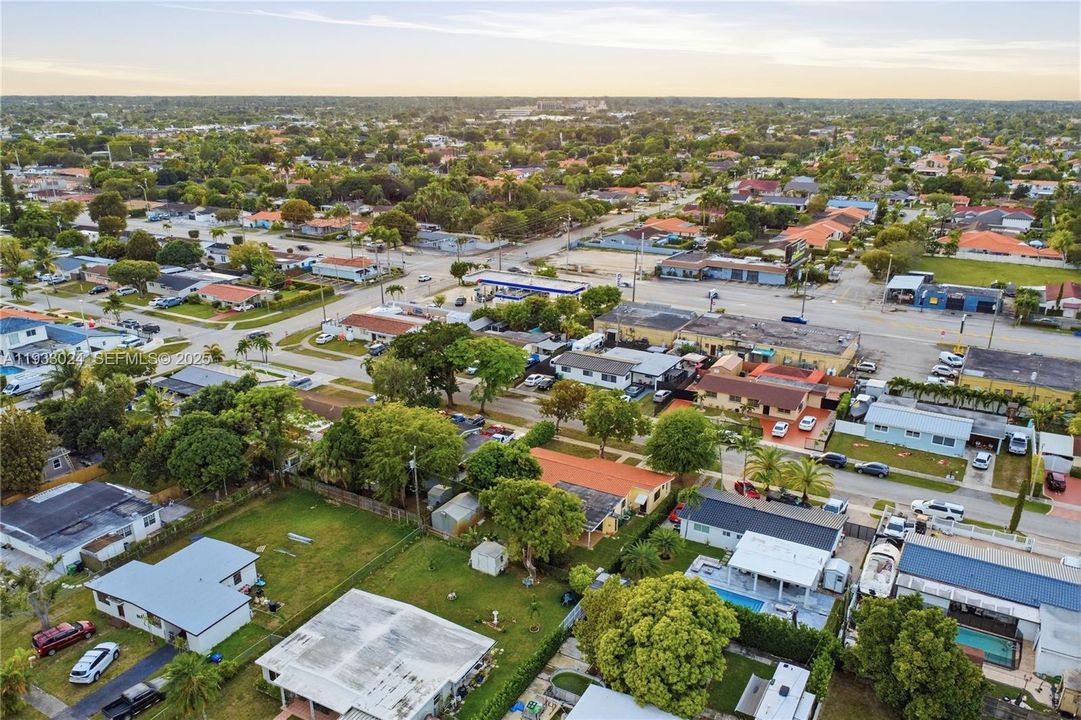 En Venta: $799,000 (4 camas, 3 baños, 1685 Pies cuadrados)