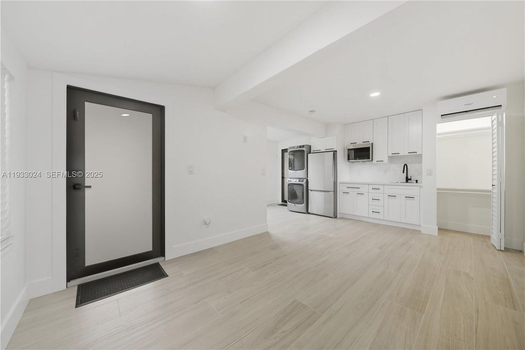 En Venta: $799,000 (4 camas, 3 baños, 1685 Pies cuadrados)