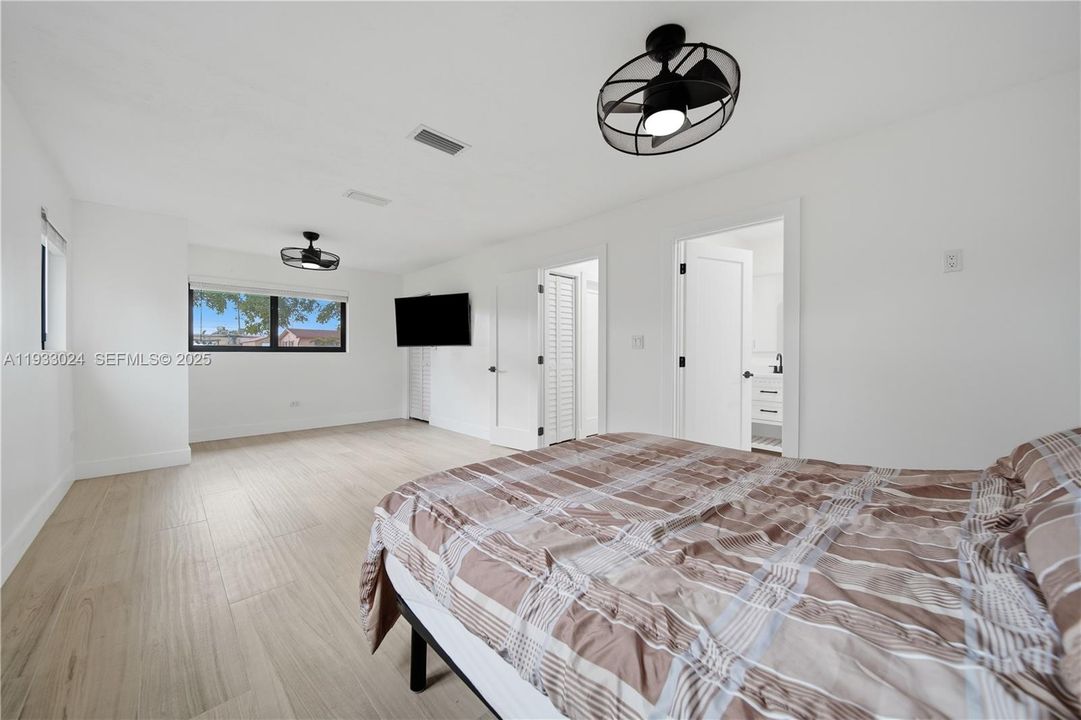 En Venta: $799,000 (4 camas, 3 baños, 1685 Pies cuadrados)