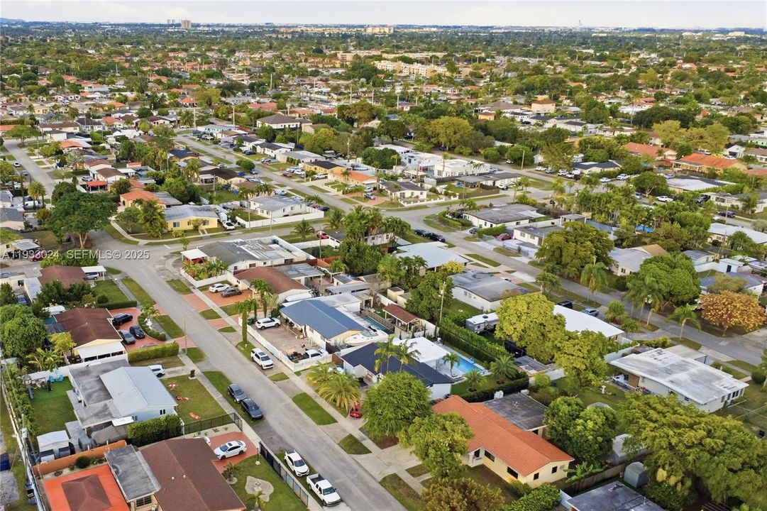 En Venta: $799,000 (4 camas, 3 baños, 1685 Pies cuadrados)