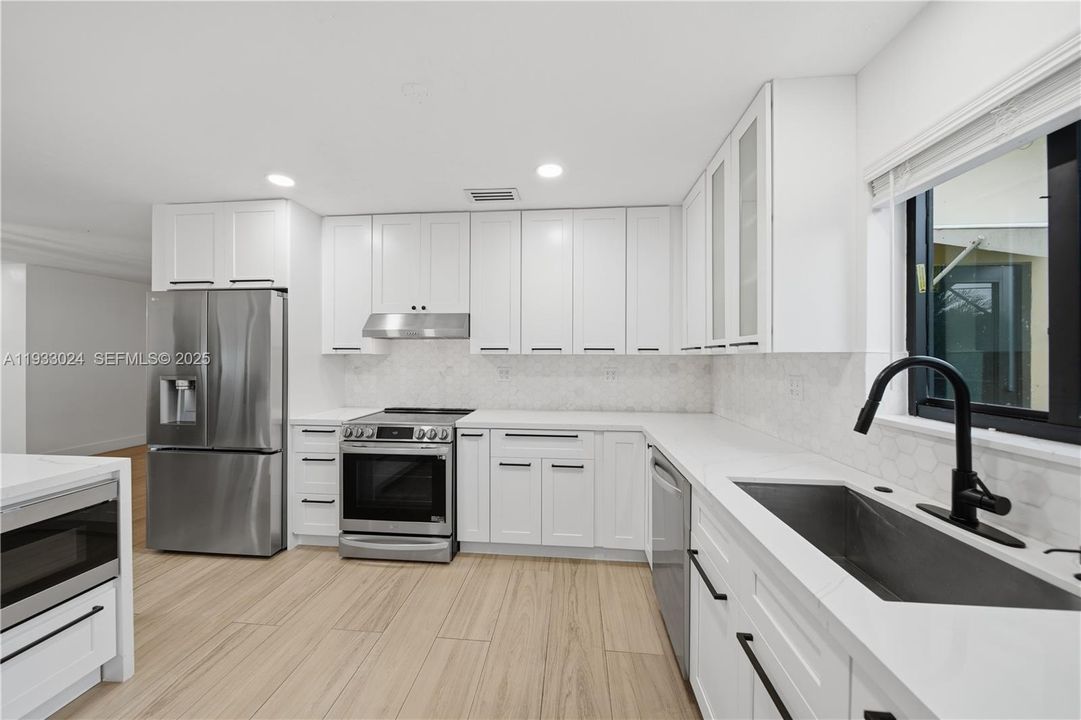 En Venta: $799,000 (4 camas, 3 baños, 1685 Pies cuadrados)