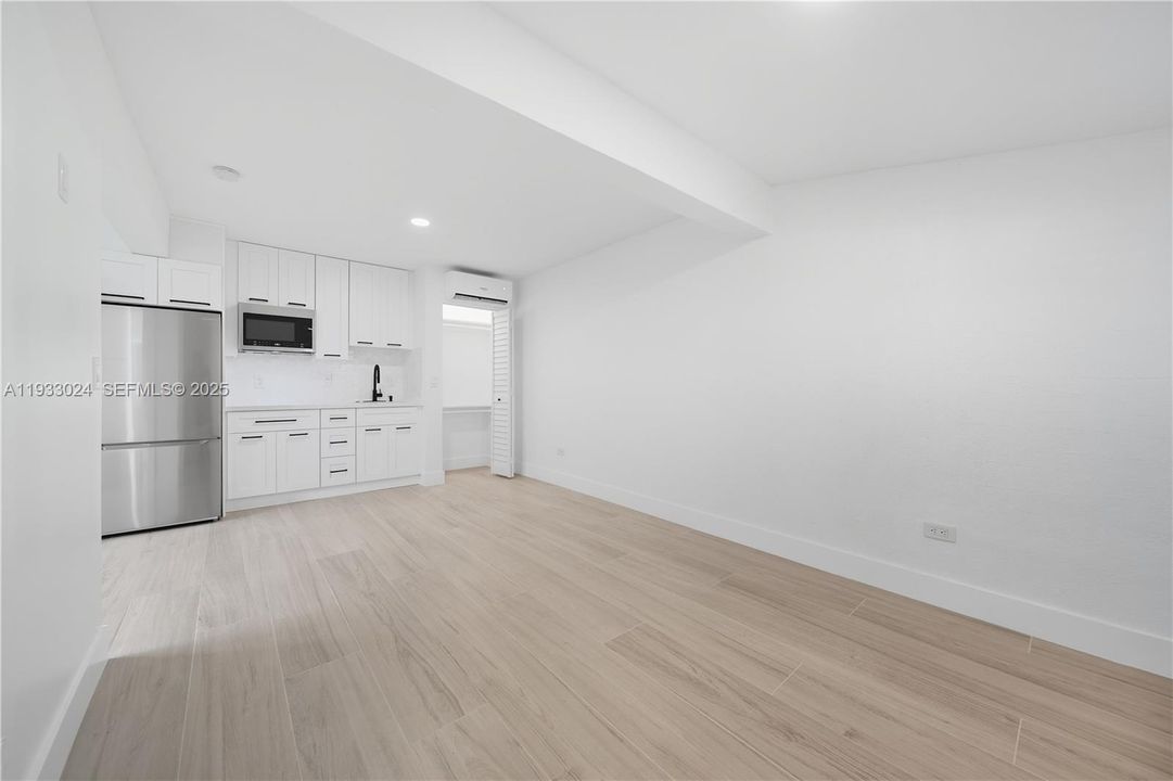 En Venta: $799,000 (4 camas, 3 baños, 1685 Pies cuadrados)