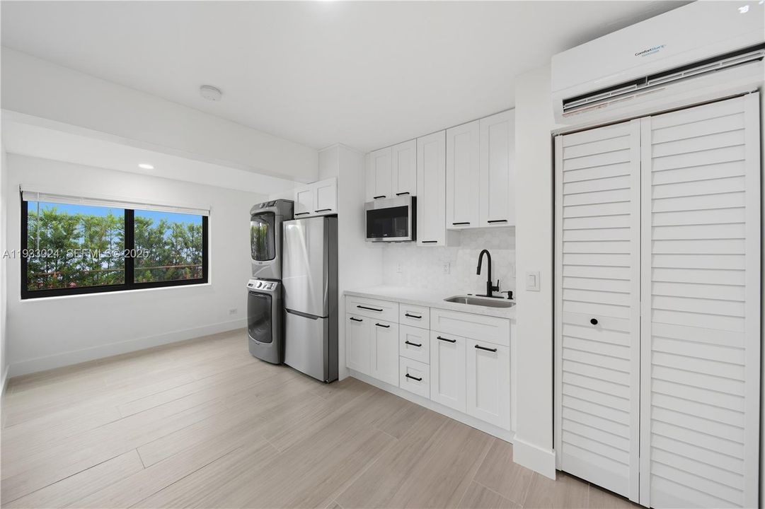 En Venta: $799,000 (4 camas, 3 baños, 1685 Pies cuadrados)