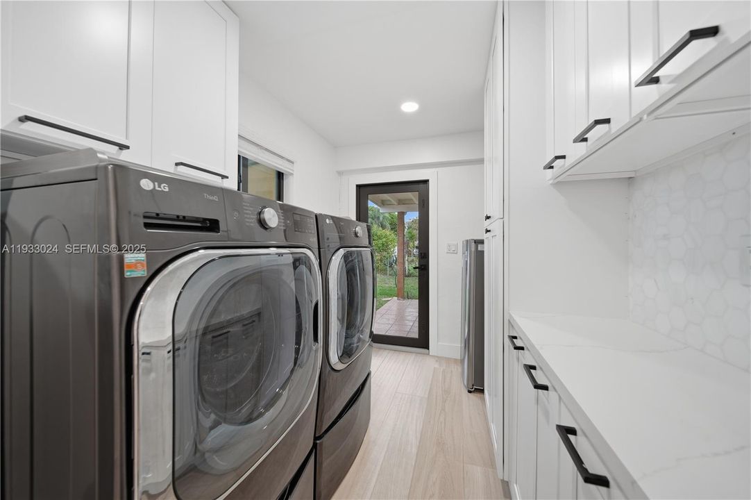 En Venta: $799,000 (4 camas, 3 baños, 1685 Pies cuadrados)