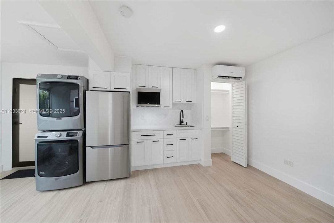 En Venta: $799,000 (4 camas, 3 baños, 1685 Pies cuadrados)