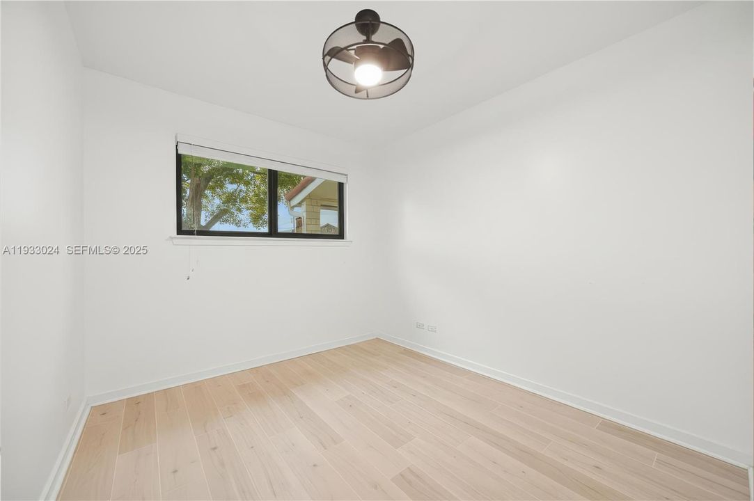 En Venta: $799,000 (4 camas, 3 baños, 1685 Pies cuadrados)