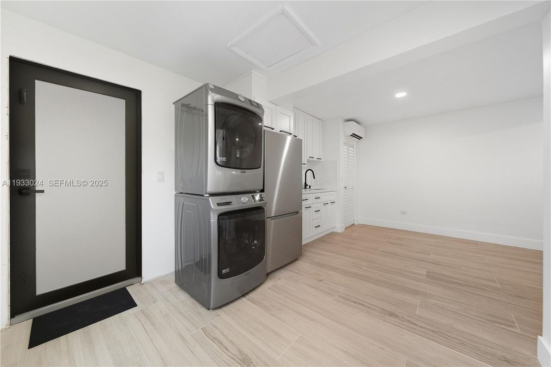 En Venta: $799,000 (4 camas, 3 baños, 1685 Pies cuadrados)