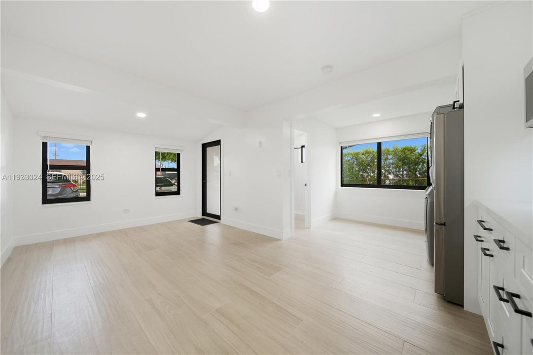 En Venta: $799,000 (4 camas, 3 baños, 1685 Pies cuadrados)