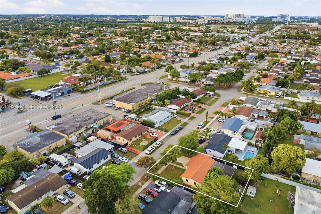 En Venta: $799,000 (4 camas, 3 baños, 1685 Pies cuadrados)