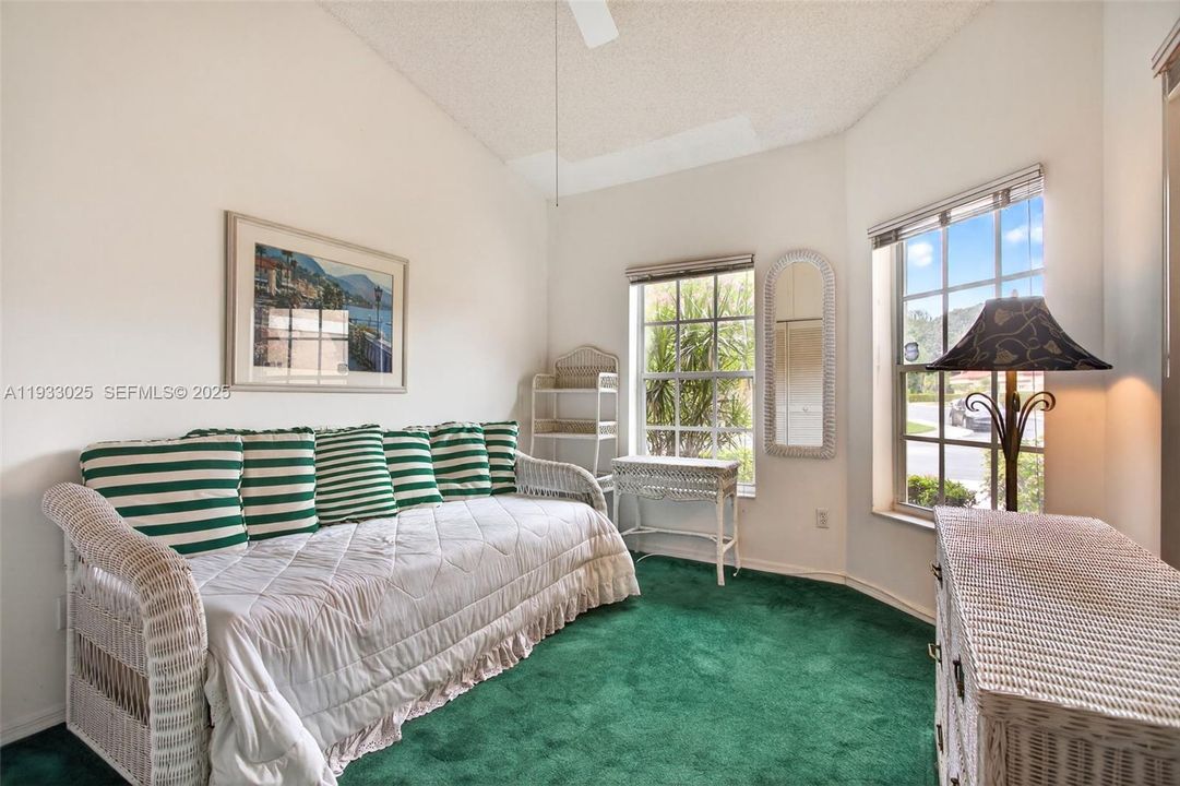 For Sale: $330,000 (2 beds, 2 baths, 1482 Square Feet)