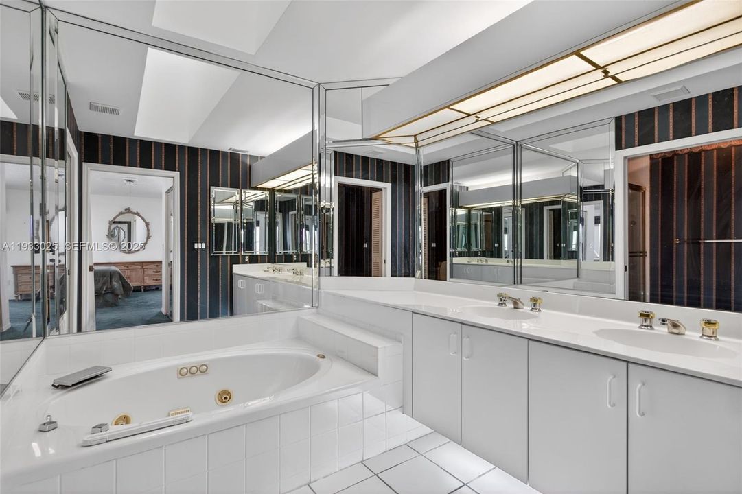 For Sale: $330,000 (2 beds, 2 baths, 1482 Square Feet)