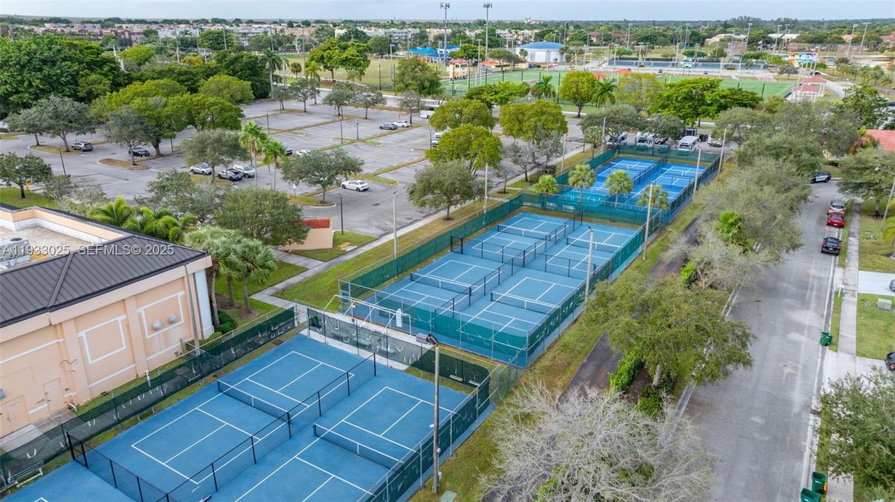 For Sale: $330,000 (2 beds, 2 baths, 1482 Square Feet)