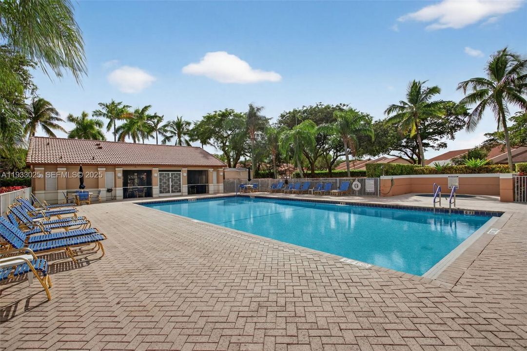 For Sale: $330,000 (2 beds, 2 baths, 1482 Square Feet)