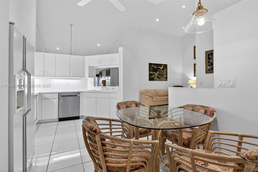 For Sale: $330,000 (2 beds, 2 baths, 1482 Square Feet)