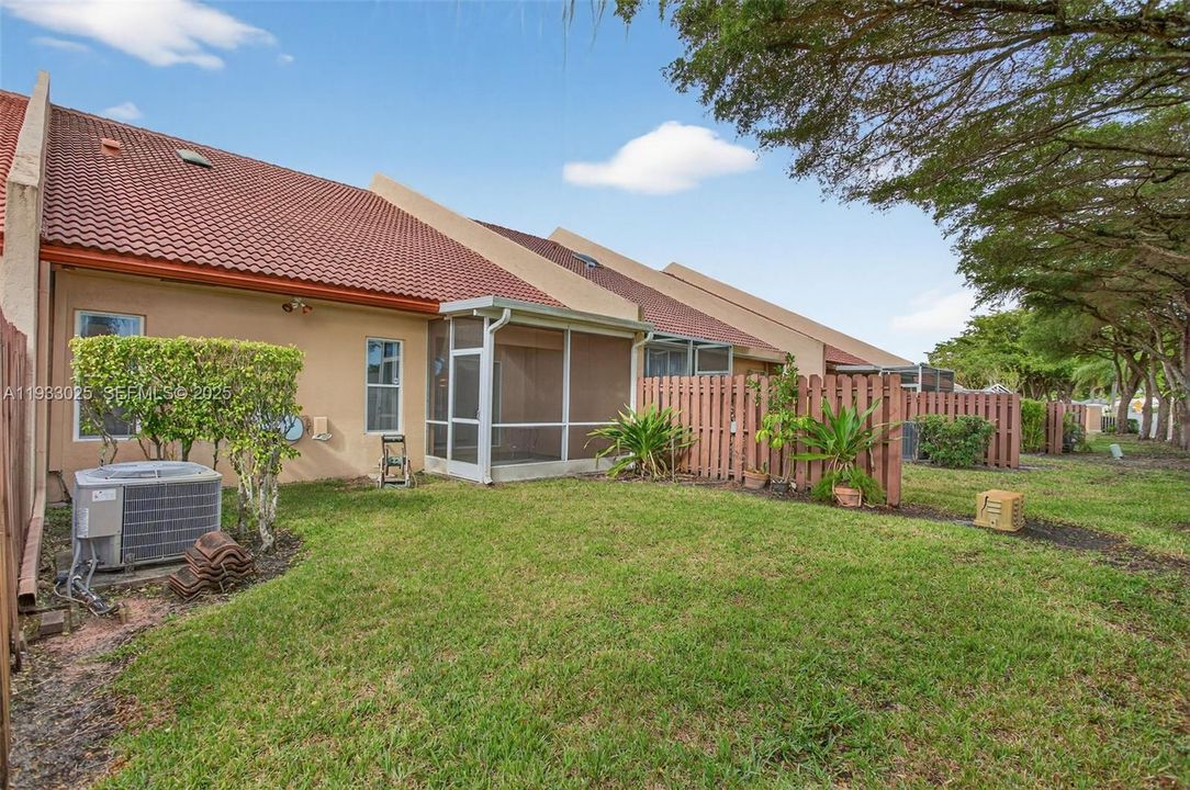 For Sale: $330,000 (2 beds, 2 baths, 1482 Square Feet)