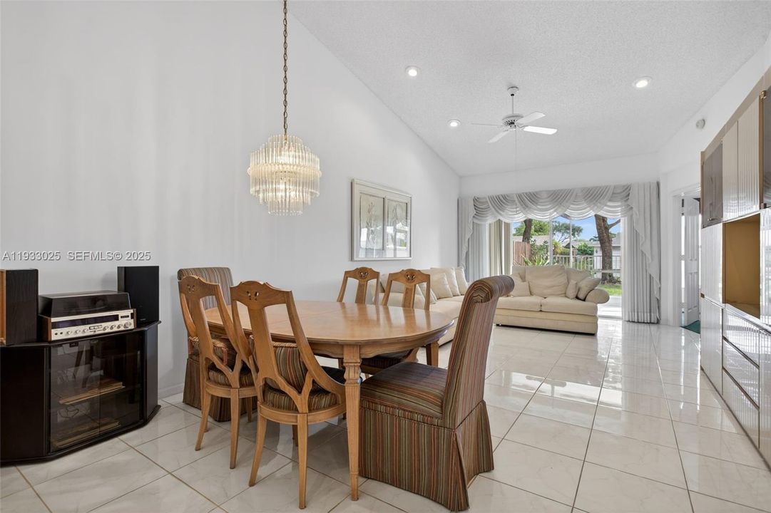 For Sale: $330,000 (2 beds, 2 baths, 1482 Square Feet)