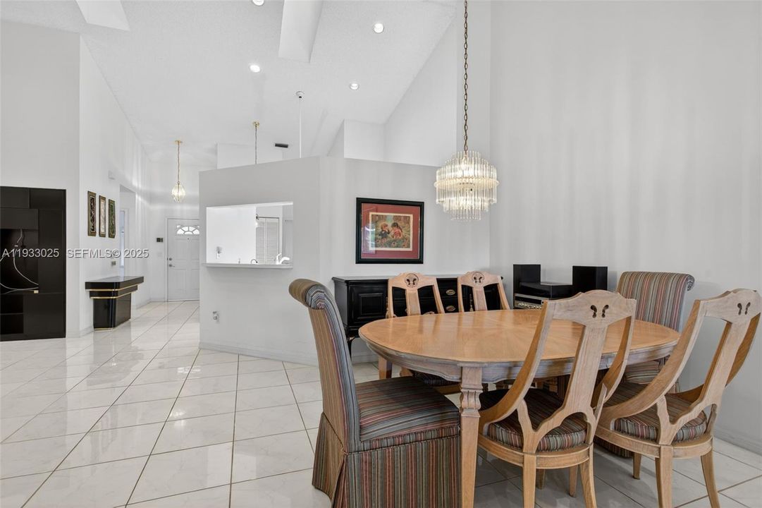 For Sale: $330,000 (2 beds, 2 baths, 1482 Square Feet)