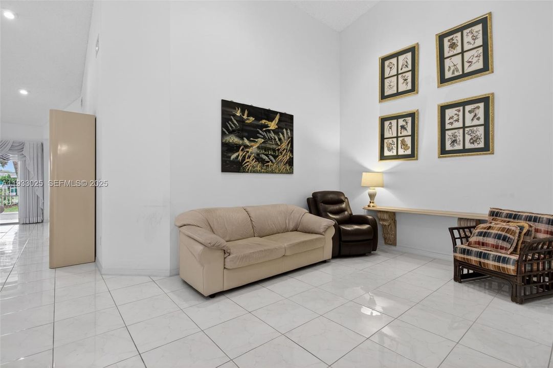 For Sale: $330,000 (2 beds, 2 baths, 1482 Square Feet)