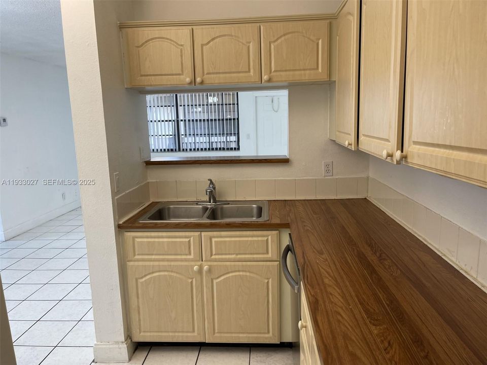 В аренду: $1,750 (2 спален, 2 ванн, 820 Квадратных фут)