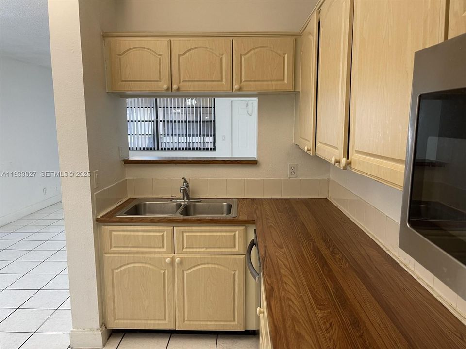 В аренду: $1,750 (2 спален, 2 ванн, 820 Квадратных фут)