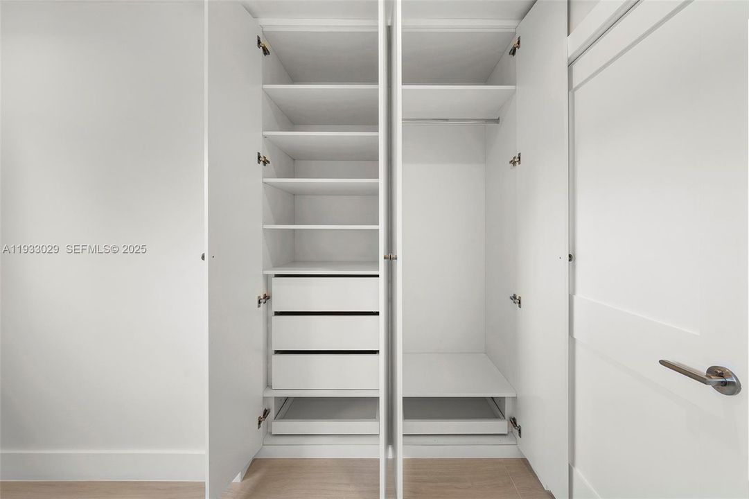 出租: $17,000 (5 贝兹, 3 浴室, 2929 平方英尺)