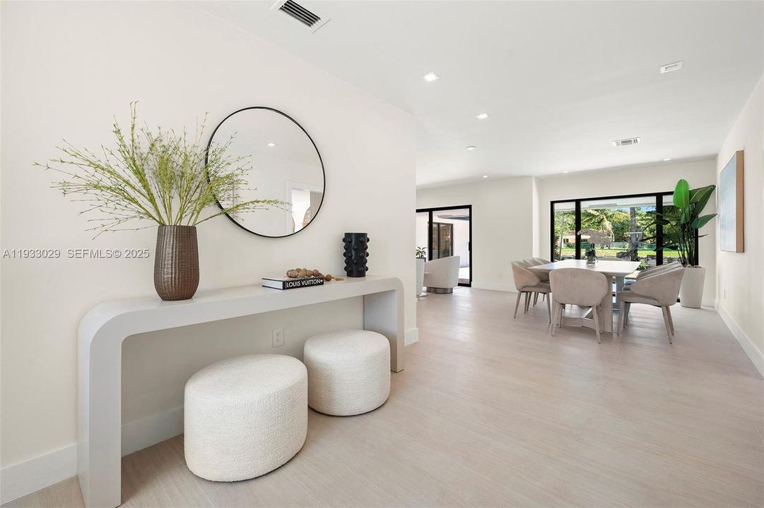 出租: $17,000 (5 贝兹, 3 浴室, 2929 平方英尺)