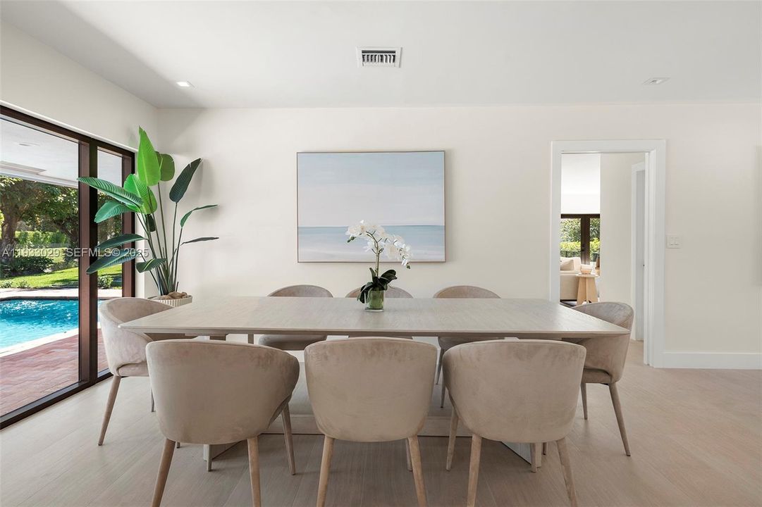 出租: $17,000 (5 贝兹, 3 浴室, 2929 平方英尺)