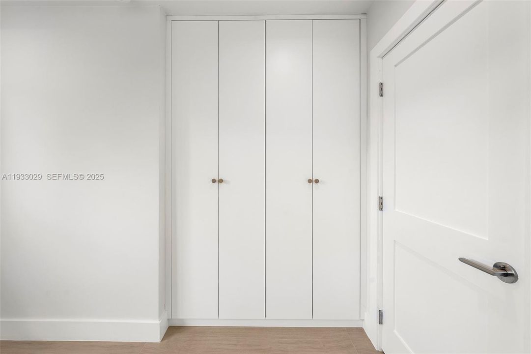 出租: $17,000 (5 贝兹, 3 浴室, 2929 平方英尺)