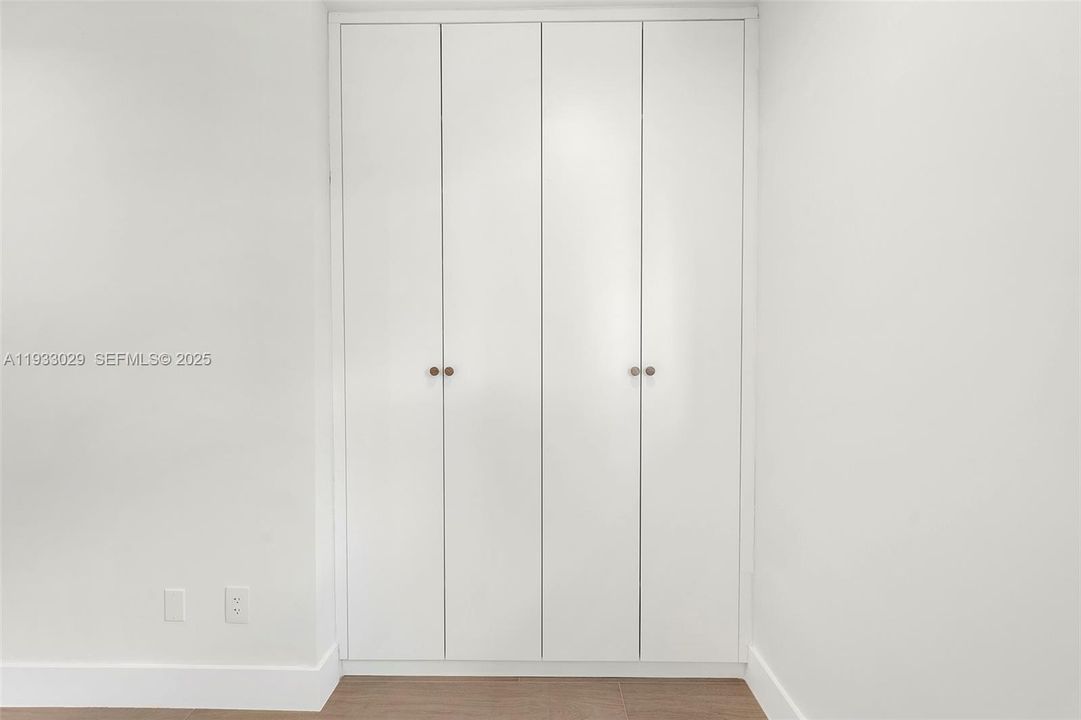 出租: $17,000 (5 贝兹, 3 浴室, 2929 平方英尺)