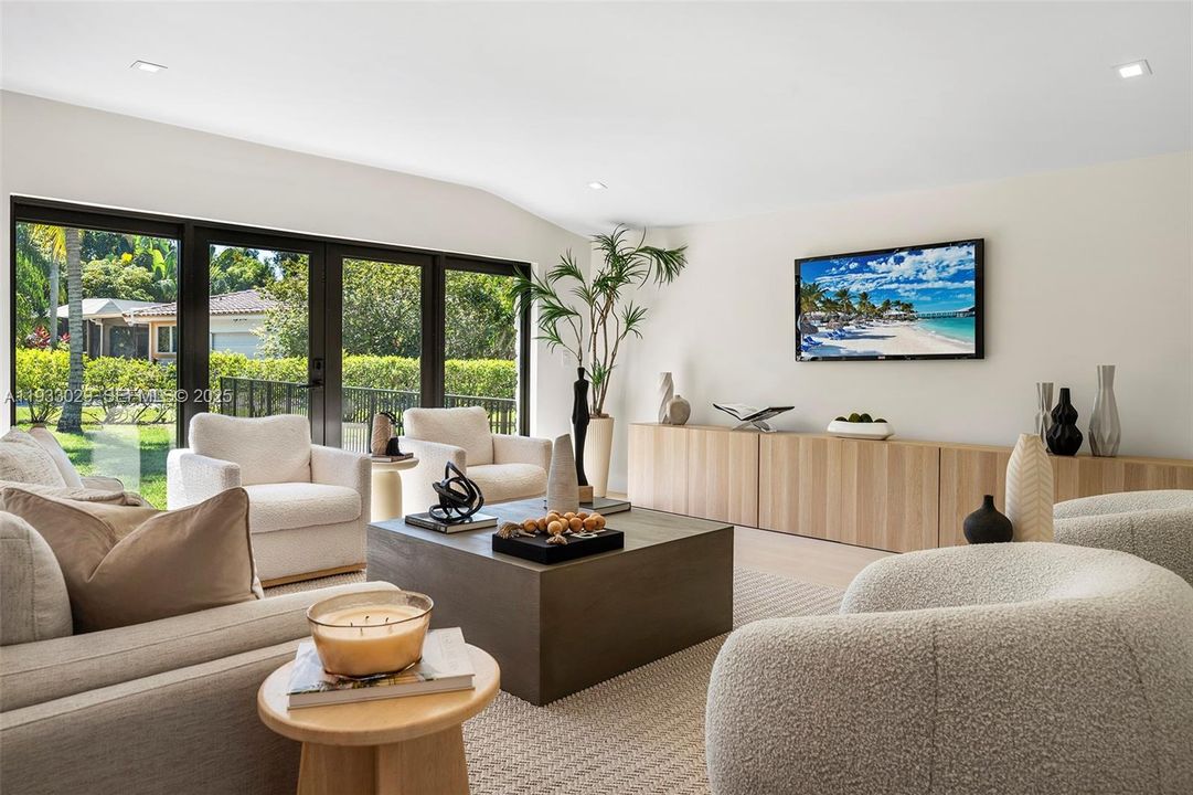 出租: $17,000 (5 贝兹, 3 浴室, 2929 平方英尺)