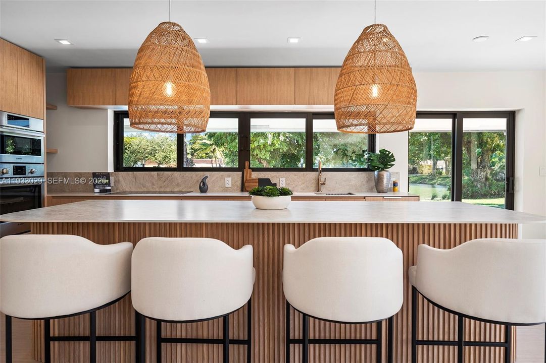 出租: $17,000 (5 贝兹, 3 浴室, 2929 平方英尺)