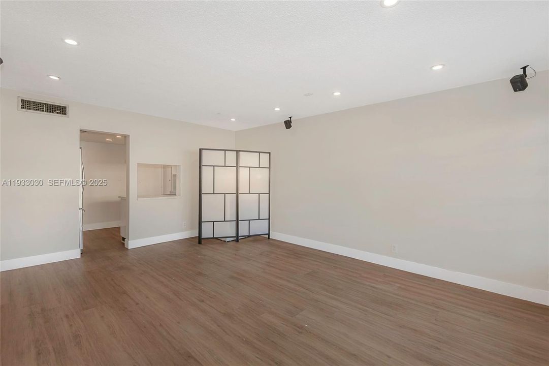 For Rent: $1,500 (1 beds, 1 baths, 676 Square Feet)