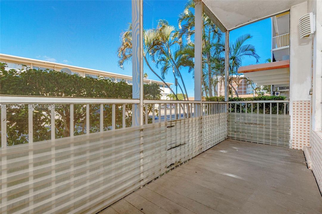 For Rent: $1,500 (1 beds, 1 baths, 676 Square Feet)