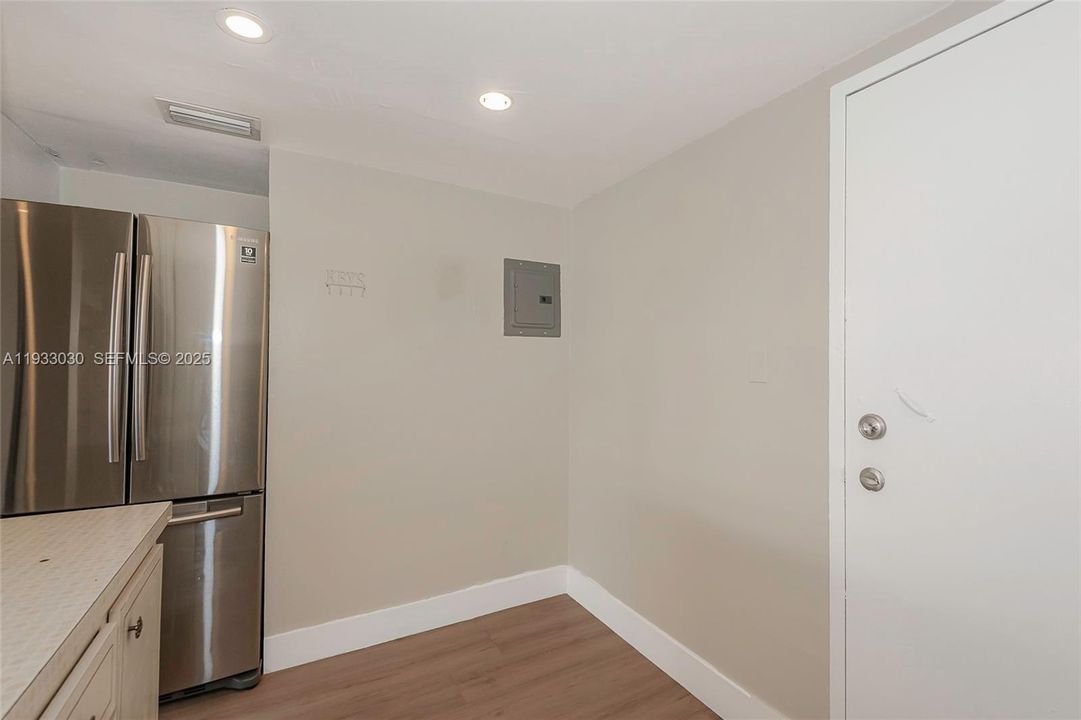 For Rent: $1,500 (1 beds, 1 baths, 676 Square Feet)