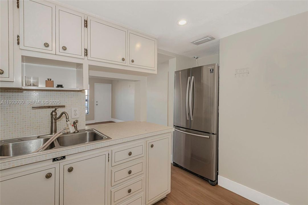 For Rent: $1,500 (1 beds, 1 baths, 676 Square Feet)