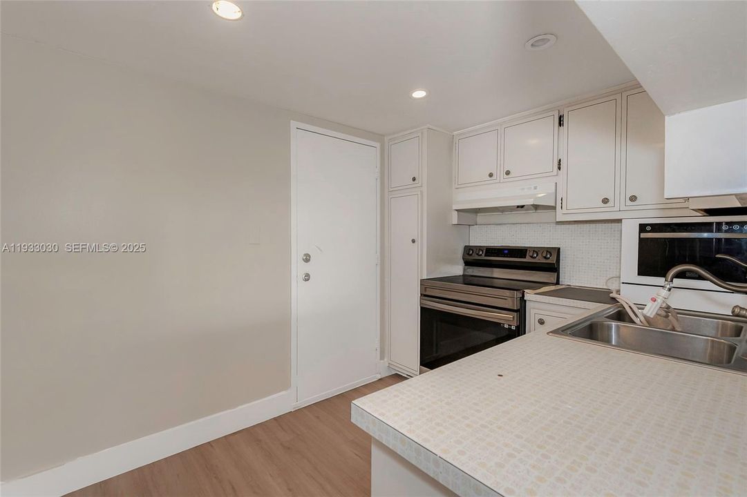 For Rent: $1,500 (1 beds, 1 baths, 676 Square Feet)