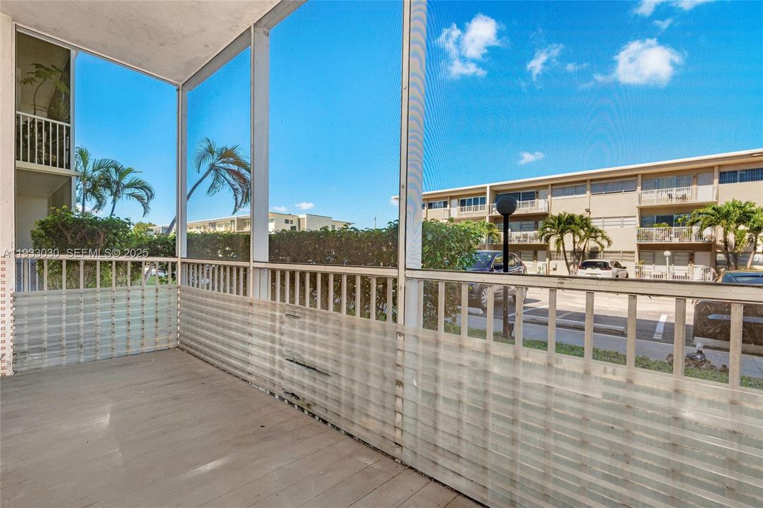 For Rent: $1,500 (1 beds, 1 baths, 676 Square Feet)