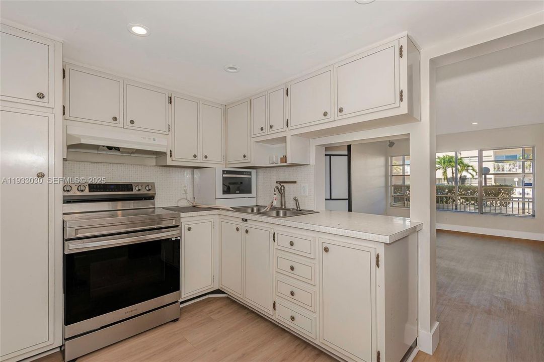 For Rent: $1,500 (1 beds, 1 baths, 676 Square Feet)