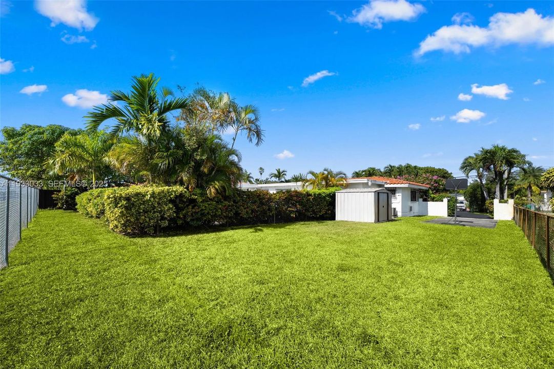 For Sale: $900,000 (4 beds, 3 baths, 2376 Square Feet)