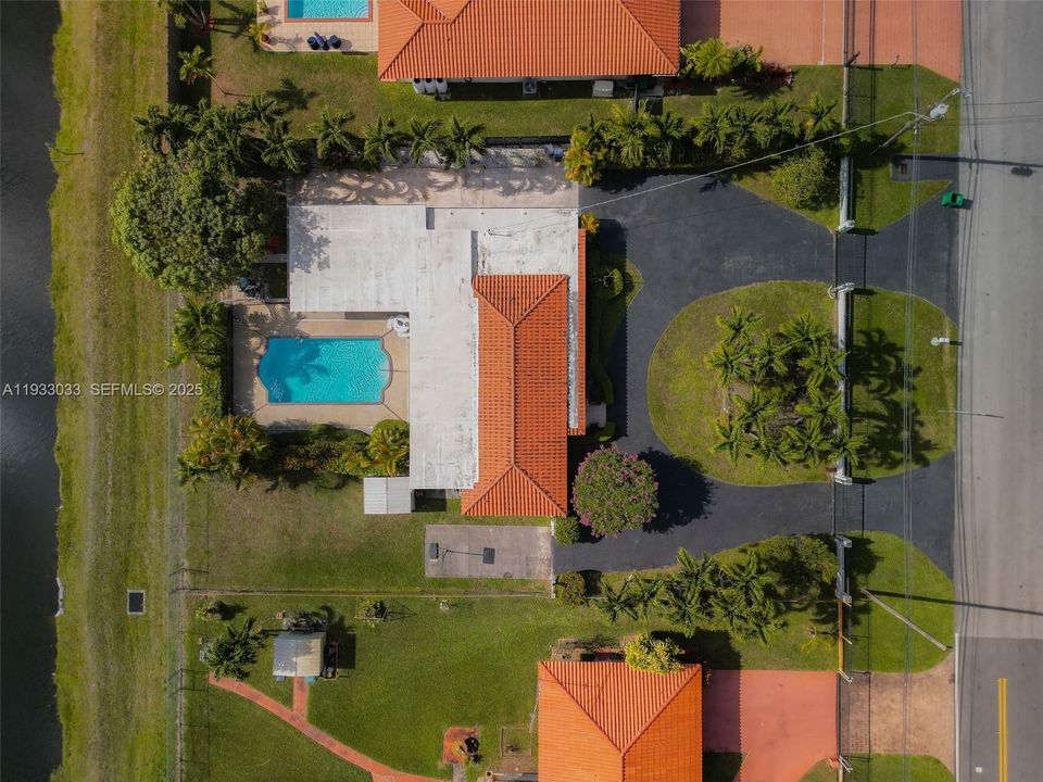 For Sale: $900,000 (4 beds, 3 baths, 2376 Square Feet)