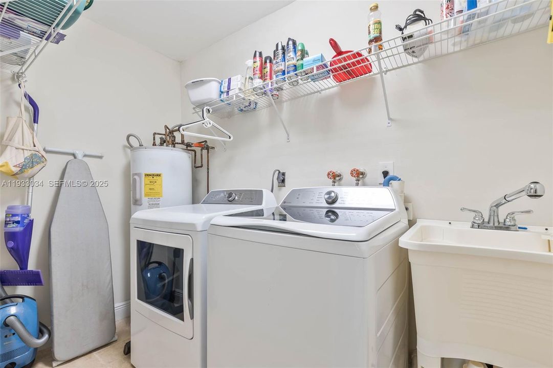 На продажу: $1,600,000 (4 спален, 3 ванн, 3417 Квадратных фут)