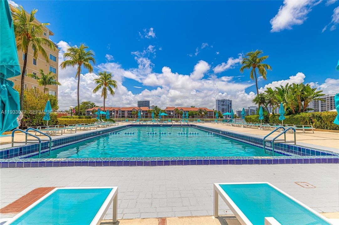 出租: $2,400 (1 贝兹, 1 浴室, 900 平方英尺)